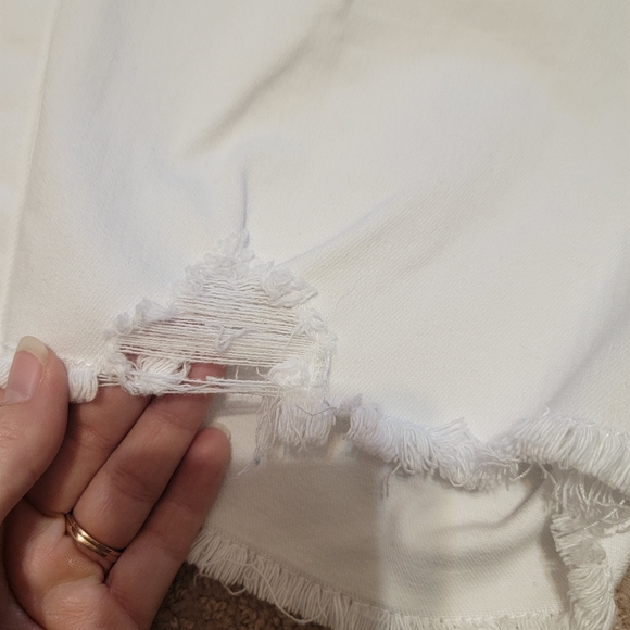 Judy Blue White Distressed Denim Shorts Womrns‎ Size Medium Frayed Hem Beach - Picture 2 of 12